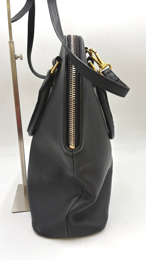 Borsa nera con tracolla