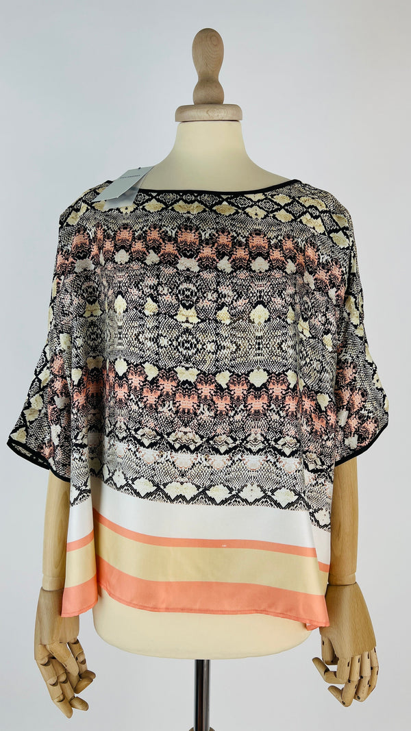 Top in seta con cartellino