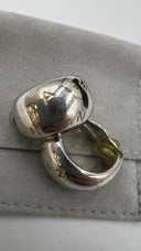 Orecchini in argento con logo CHANEL