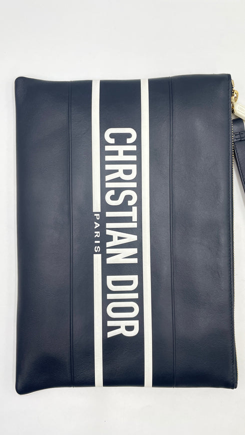 Pochette in pelle blu