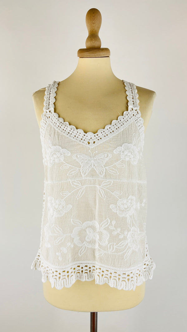 Top con ricami a farfalle