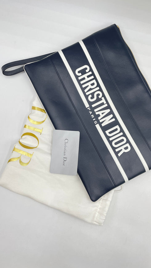 Pochette in pelle blu