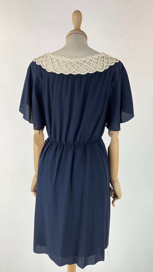 Abito midi con scolllo a rosono