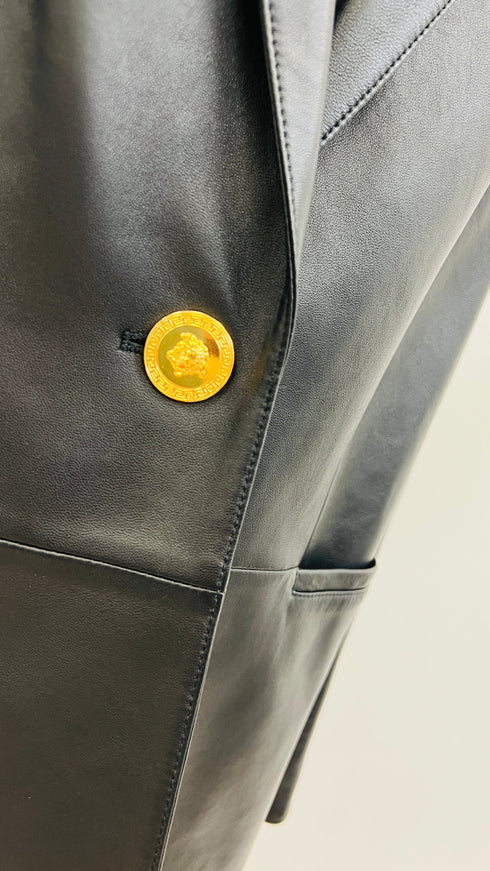 Blazer in pelle con spilla