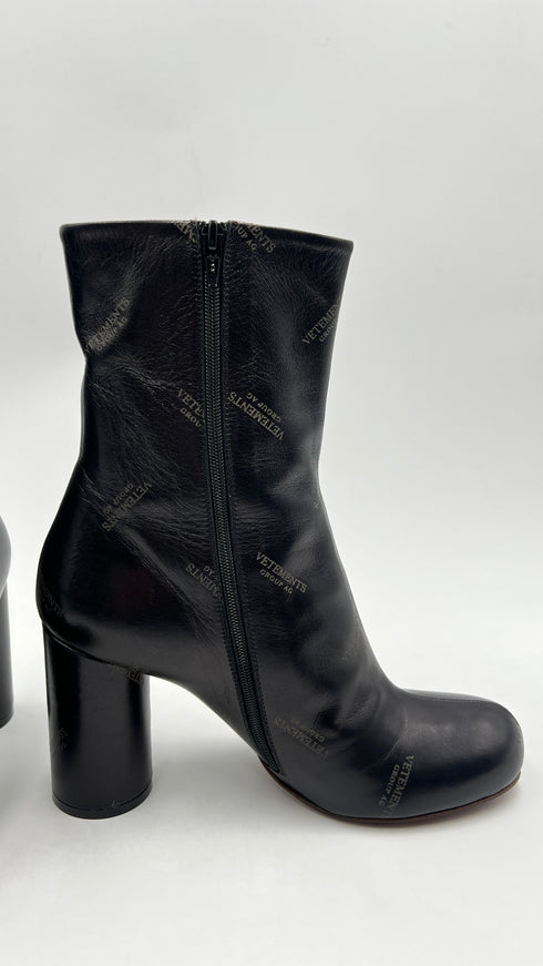 Stivaletto logato N.38