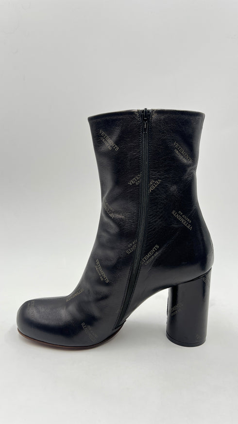 Stivaletto logato N.38