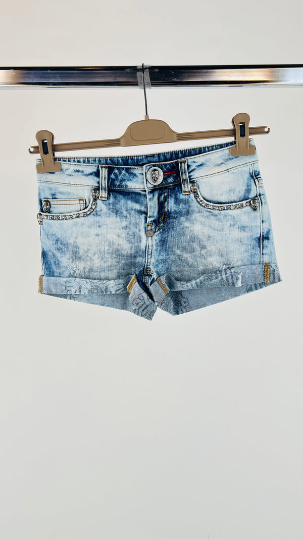 Shorts denim bleach con appliqués