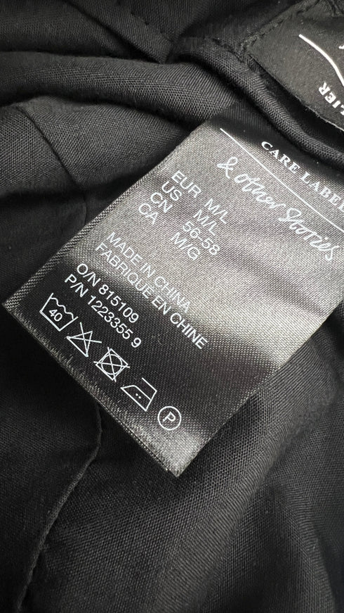 Cappello nero a tesa larga