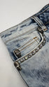 Shorts denim bleach con appliqués