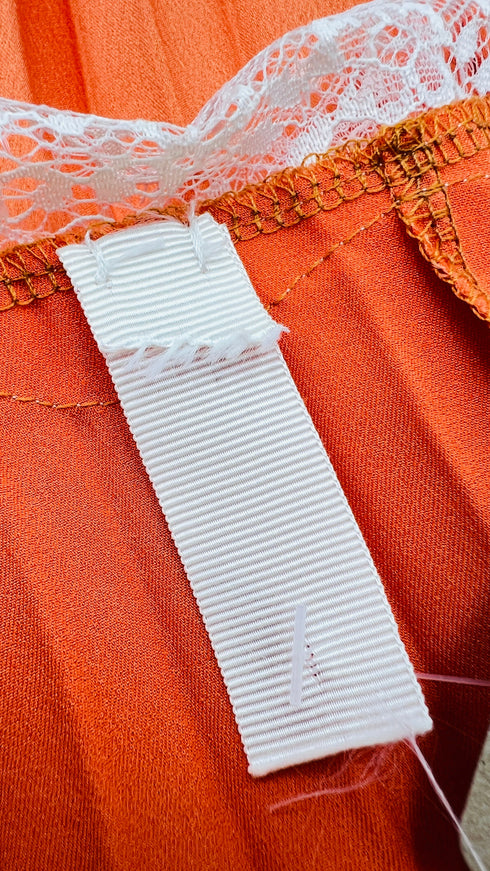 Top plissé con pizzo