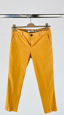 Pantaloni slim cut con cartellino MKT studio