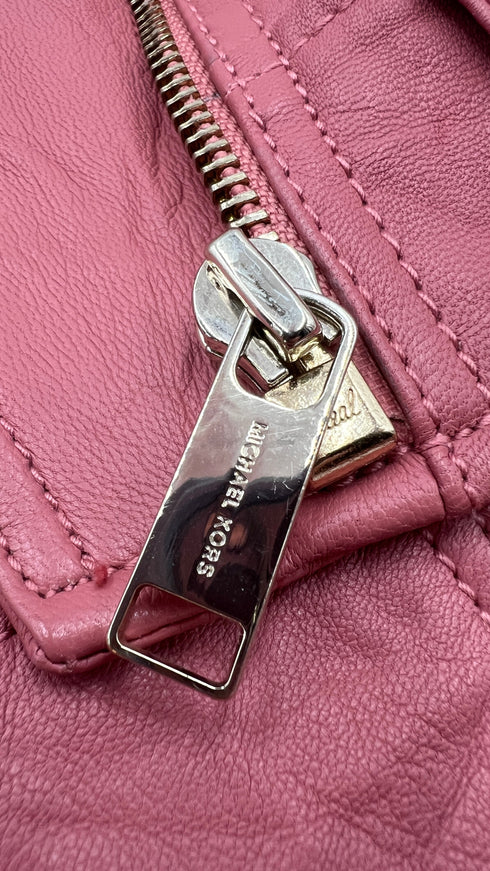 Chiodo in pelle rosa