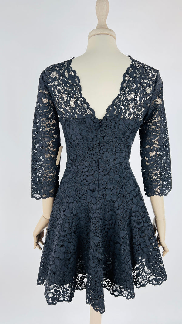 Abito corto in pizzo nero