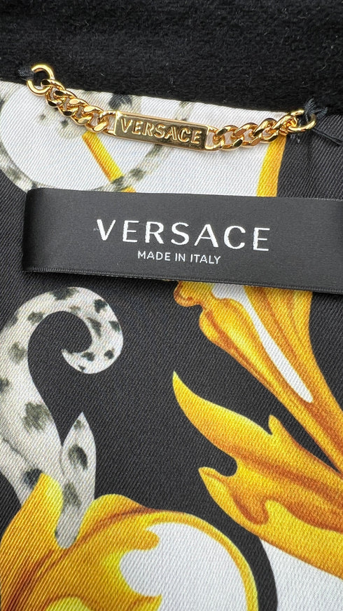 Caban in lana con spilla