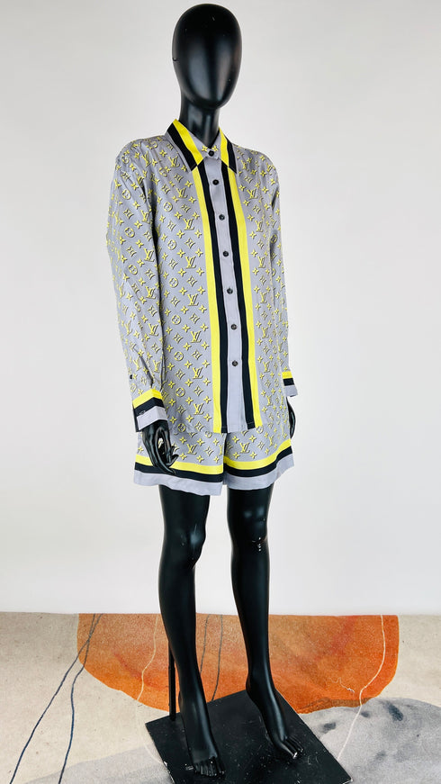 Completo in seta con cartellino