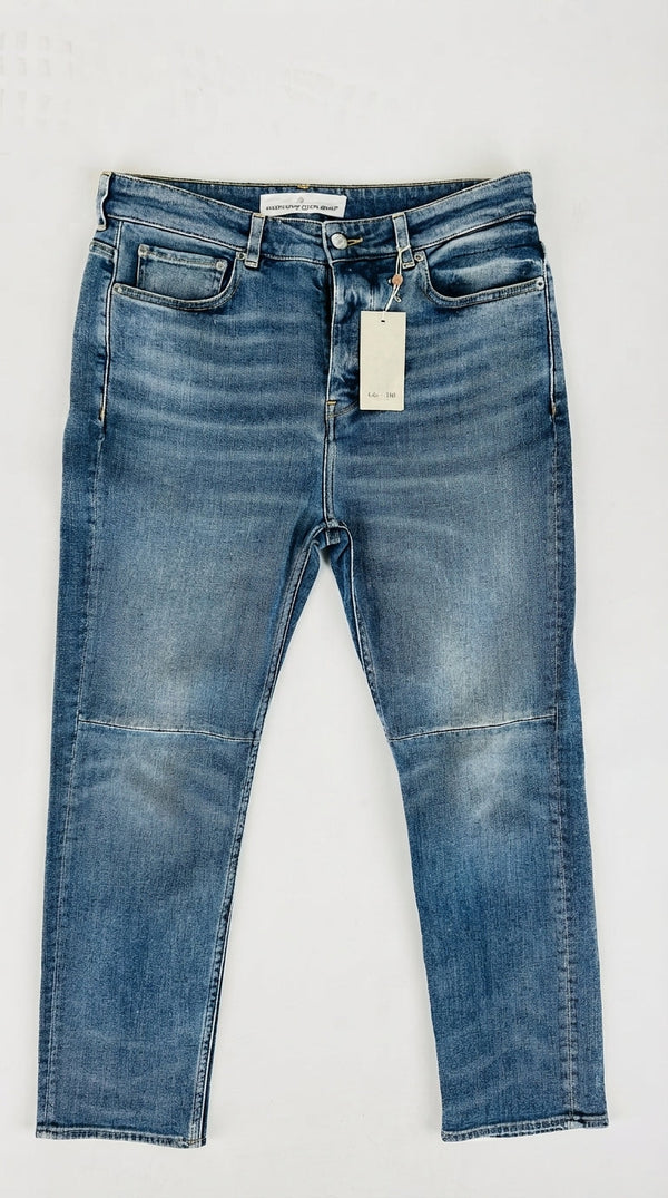 Jeans slim con cartellino