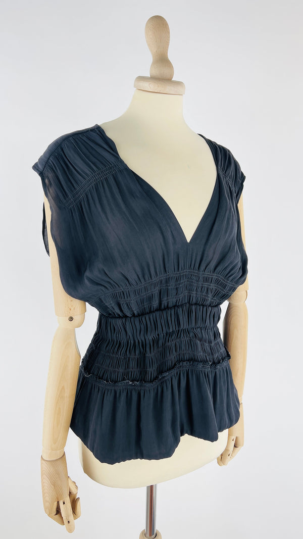 Top grigio con arriccio
