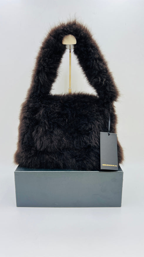 Borsa in pelliccia con cartellino