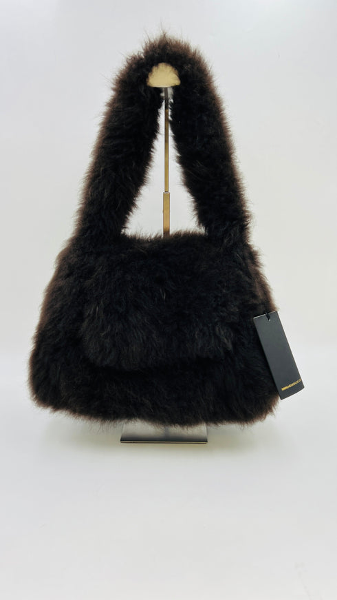 Borsa in pelliccia con cartellino