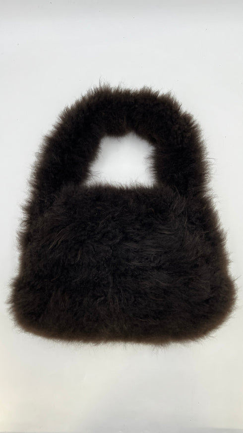 Borsa in pelliccia con cartellino