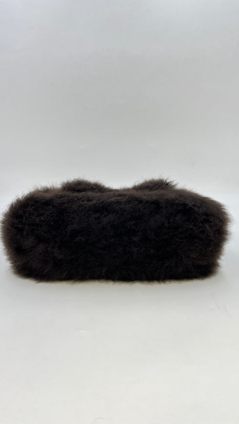 Borsa in pelliccia con cartellino