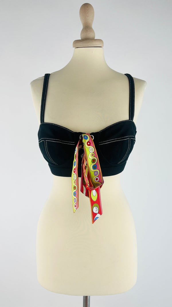 Crop-top nero con fiocco